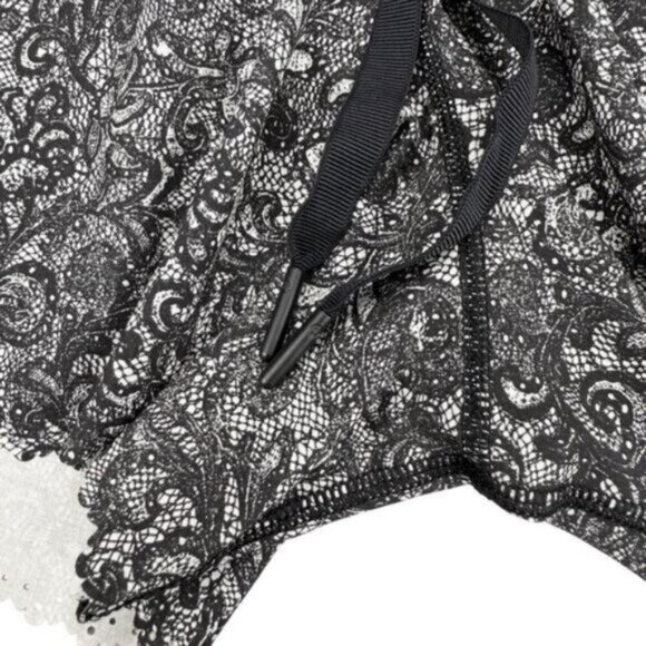 Lululemon Hit It Short (3 1/2") Mini Cinder Lace White Black / Black Size 4 - Picture 5 of 9
